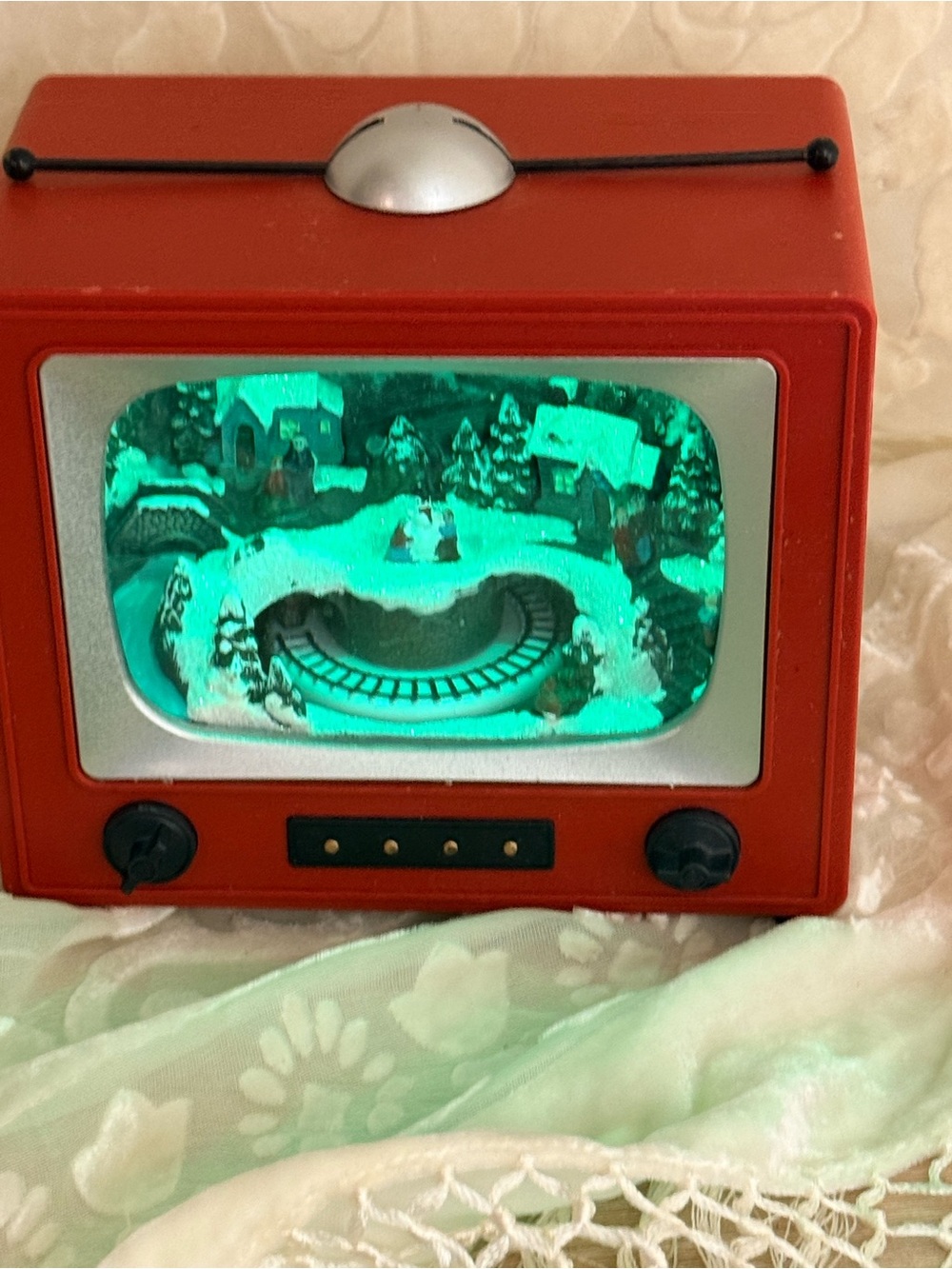 Red Retro Musical Light Up TV Christmas Decoration Changes Color - Music TESTED!
